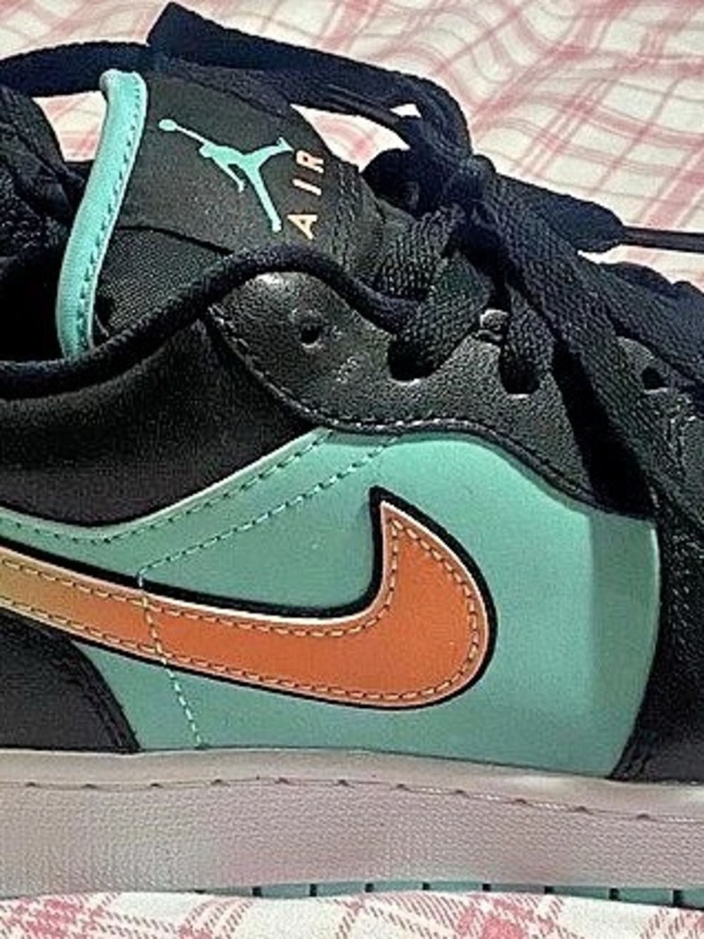 Nike Green & Black Sneakers Like New